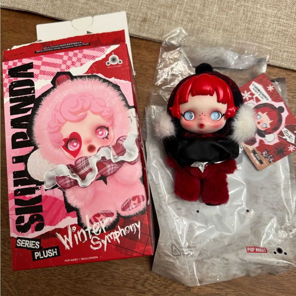 Authentic Pop Mart SKULLPANDA Winter Symphony 
Rock on
